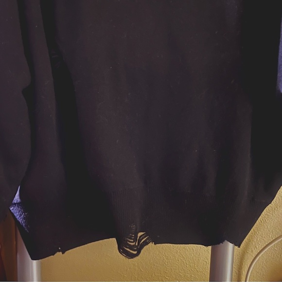 HELMUT LANG SIZE LARGE NEVER WORN; EXCELLENT CONDITION, DISTRESSED 100% WOOL - Picture 3 of 10